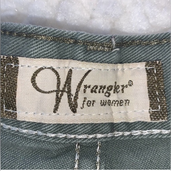 Wrangler for women Vintage ‘Mom’ Sage Green Shorts. Size 6. EUC. Large Pockets - Picture 3 of 4
